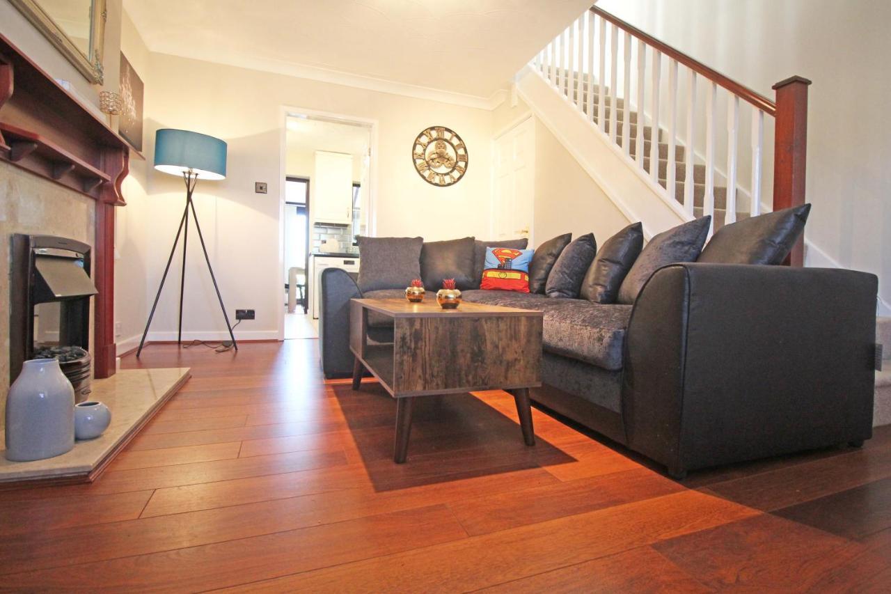 The Barwoods - Modern Spacious Home In Chester - Parking Zewnętrze zdjęcie